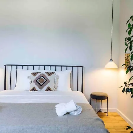 Vivando - Stylish Studio C + Parking Apartment *