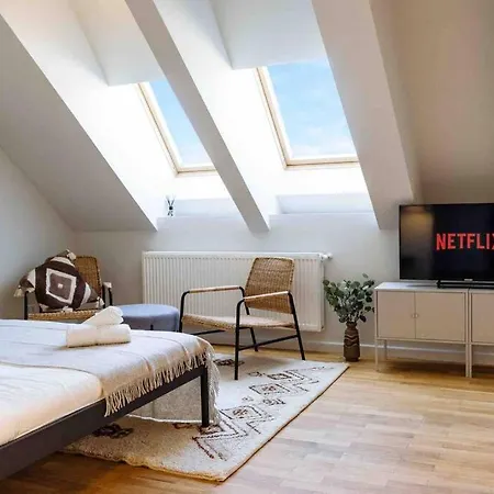 Vivando - Stylish Studio C + Parking Apartment Bucharest